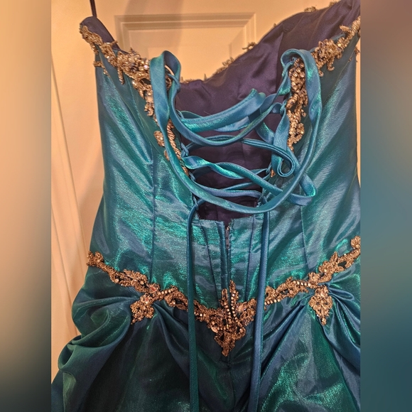 Elegant Blue Strapless Gown - Picture 4 of 4